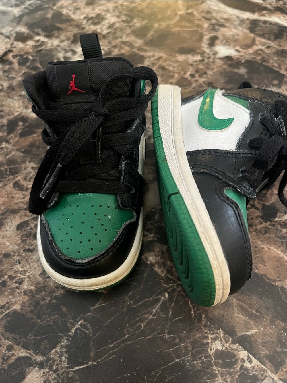 Air Jordan 1 toddler Sneakers pine green EUC size 5C